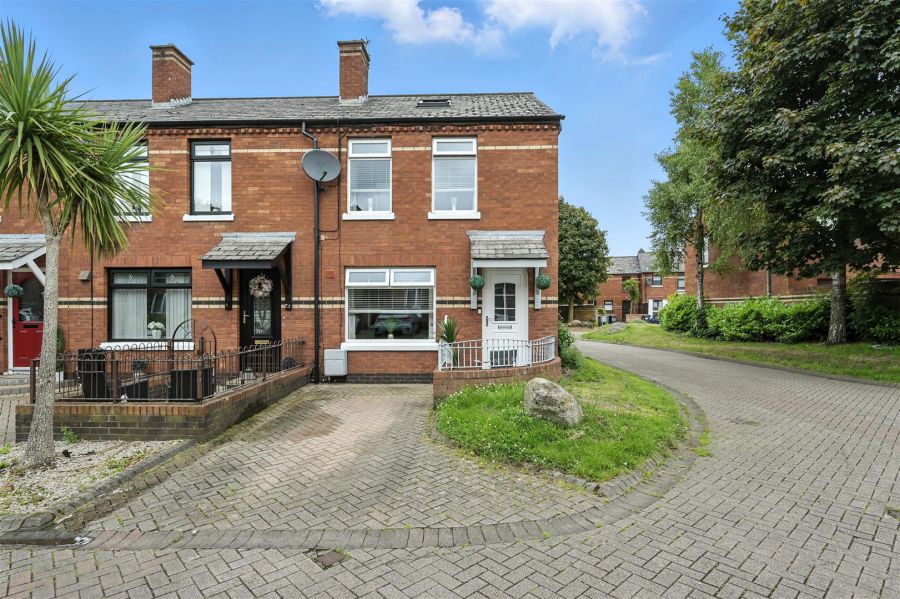 25 St. Georges Gardens, south belfast, belfast, BT12 5FJ
