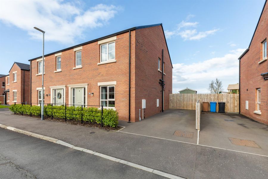 26 Castlelodge Park, Comber, Newtownards, BT23 5DW