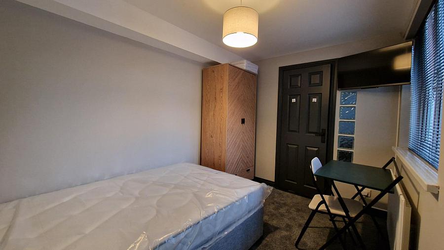 Room 2, 28 Edinburgh Street, belfast, BT9 7DS