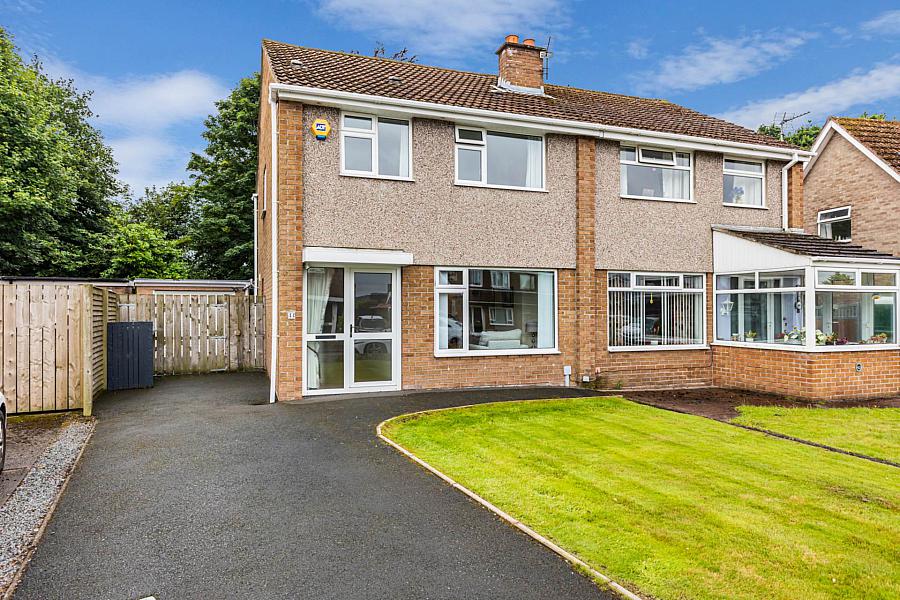 44 Woodview Crescent, lisburn, BT28 1LF