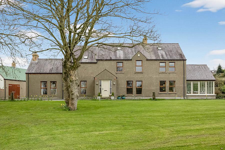 25 Hillside Road, Ballynahinch, BT24 8UL