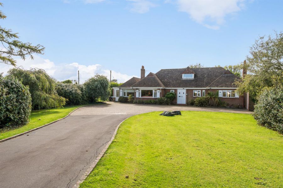 25 Springvale Road, Ballywalter, Newtownards, BT22 2RS