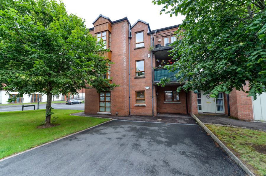 77 Redwood Dale, dunmurry, belfast, BT17 9RL