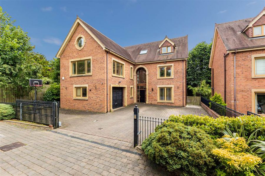 27a Deramore Park, malone, belfast, BT9 5JX