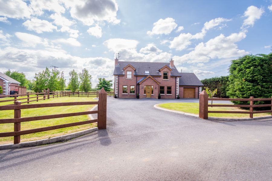 Detached house with stables and a field of approximately 3 acres, 21 Lisburn Road, moira, BT67 0JR