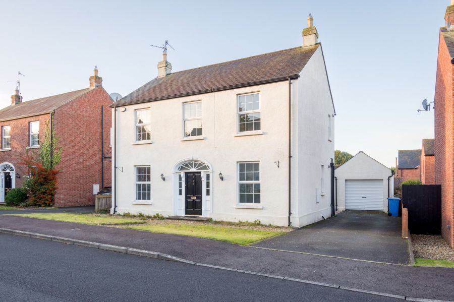 9 Hunters Chase, Ballinderry Lower, Lower Ballinderry, Lisburn, BT28 2BJ