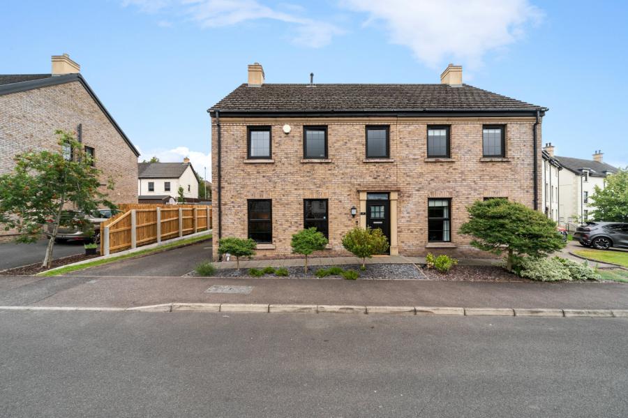 29 Lady Wallace Crescent, lisburn, county down, BT28 3GP