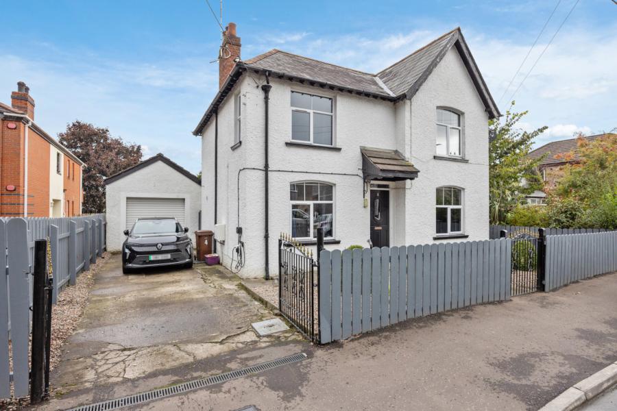 4 Ulster Avenue, Dunmurry, Belfast, BT17 9BN