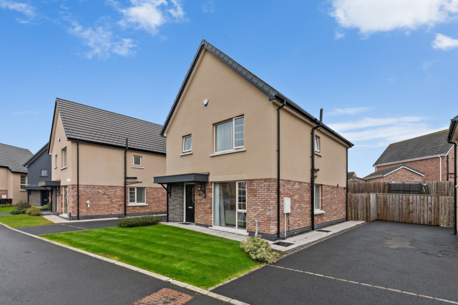 15 Woodbrook Grove, Lisburn, BT28 0AA