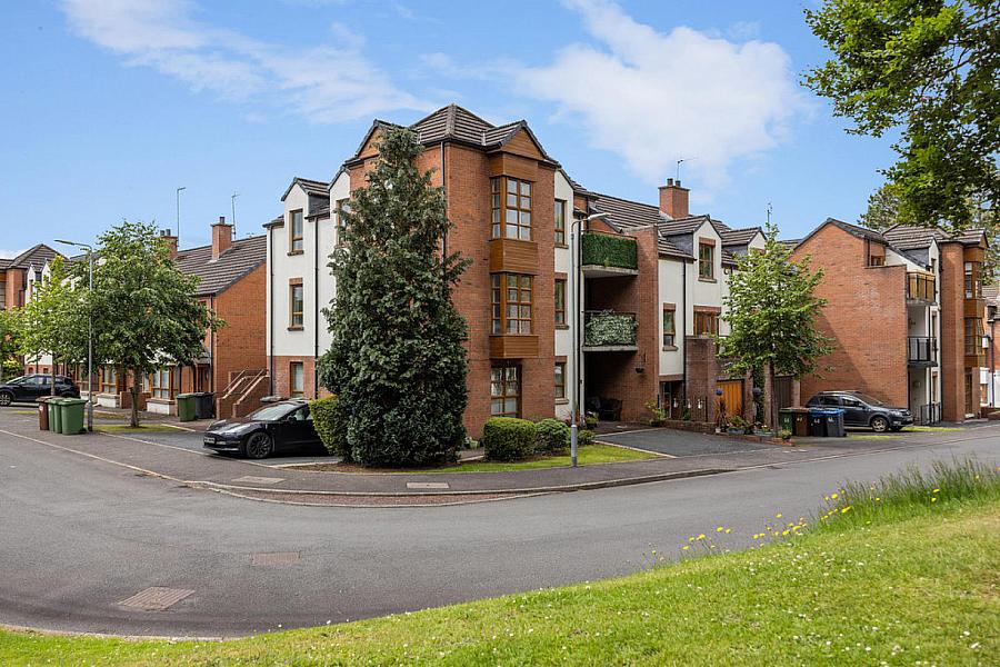 40 Redwood Dale, dunmurry, belfast, BT17 9RL