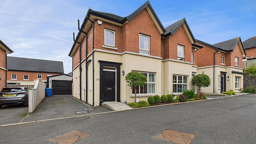 32 Lynn Hall Place, Bangor, BT19 1XP