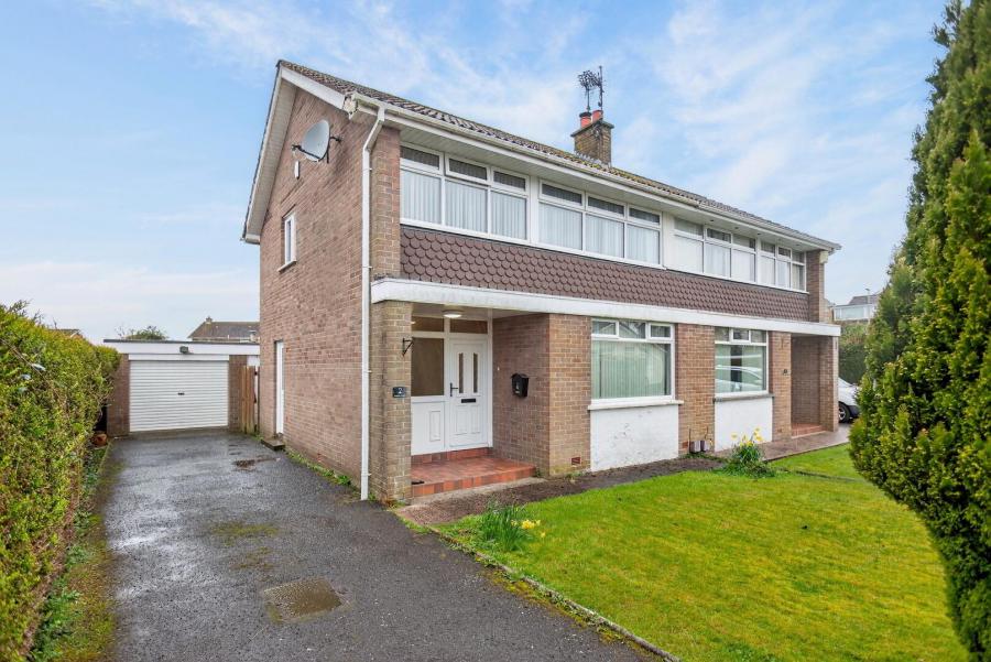 2 Kenbane Crescent, Ballymena, BT42 2NE