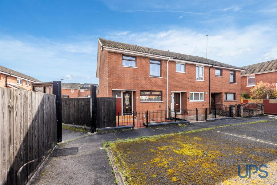 9 Ladymar Court, Off Grosvenor Road, BT12 4NR