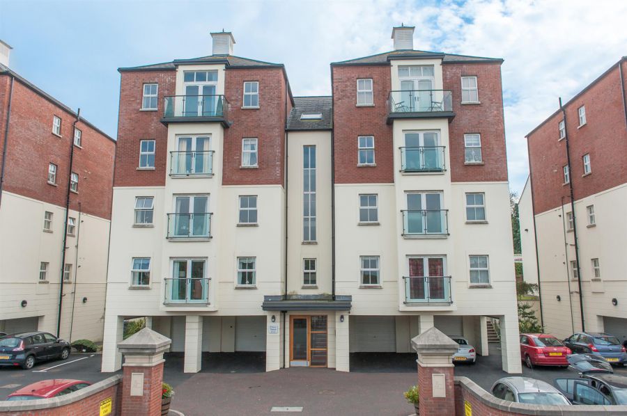 15 Priory Manor, Holywood, BT18 0LD