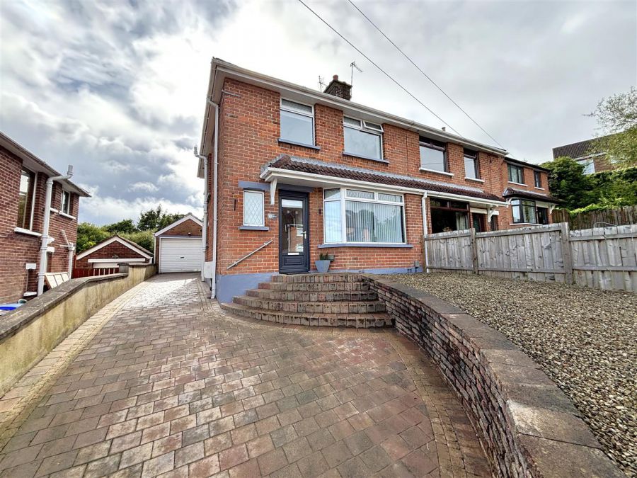 10 Lyndhurst Way, Ballygomartin, Belfast, BT13 3PD