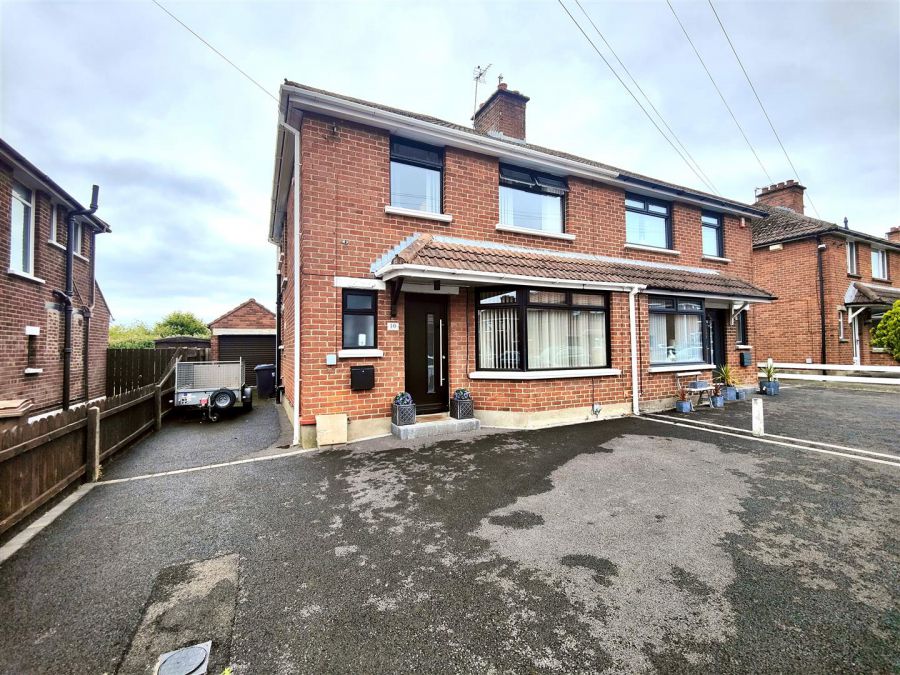10 Lyndhurst Park, ballygomartin, belfast, BT13 3PG