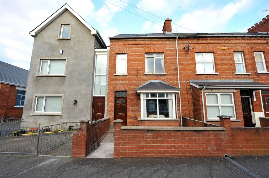 **HMO***, 77 Lower Windsor Avenue, Lisburn Road Area, Belfast, BT9 7DX