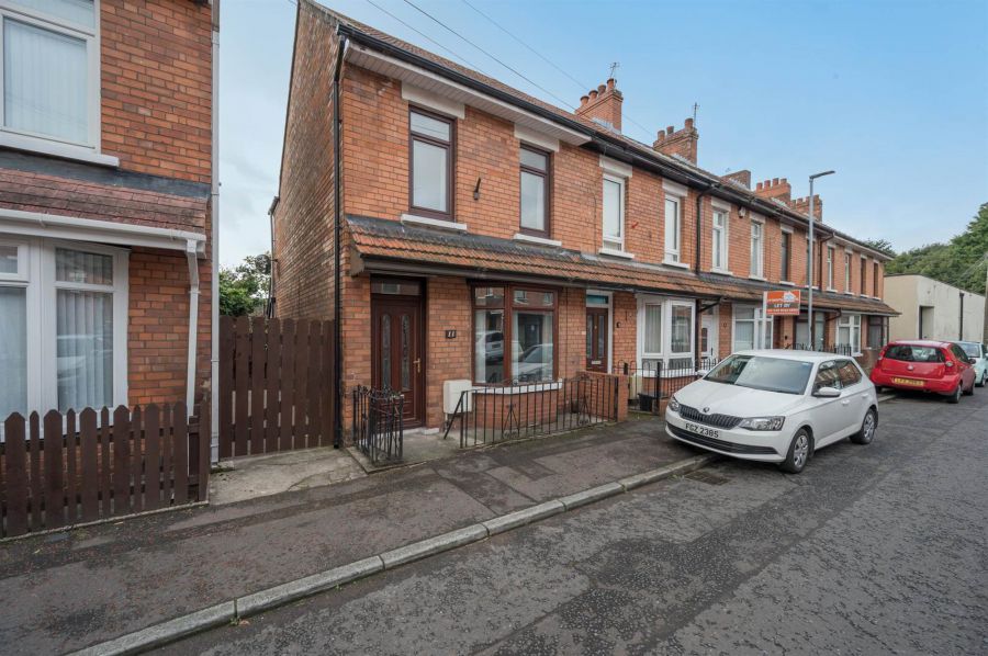 11 Oakmount Drive, fortwilliam, belfast, BT15 3RE