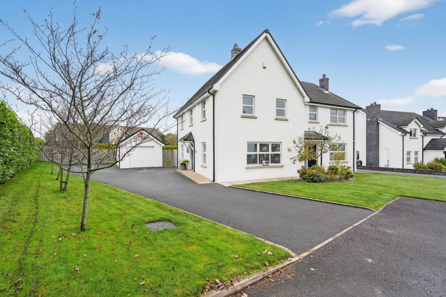 15 Oakwood Park, Comber, Newtownards, BT23 6EY