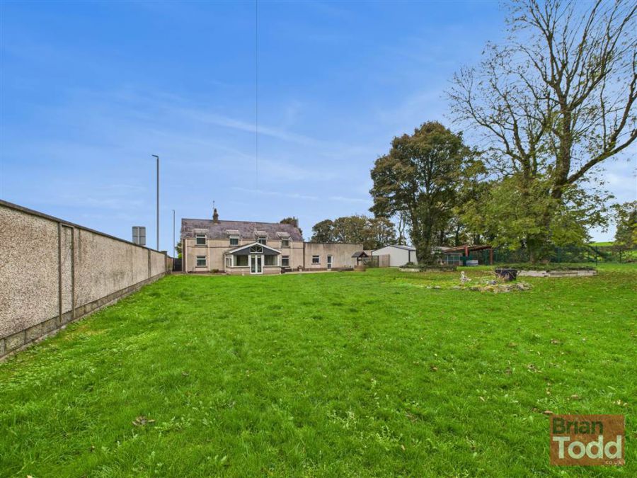 60 Belfast Road, Larne, BT40 2PH