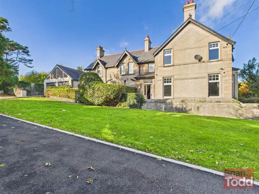 6 Princes Gardens, Larne, BT40 1RQ