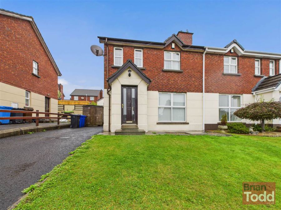 10 Huntly Park, Larne, BT40 2TT