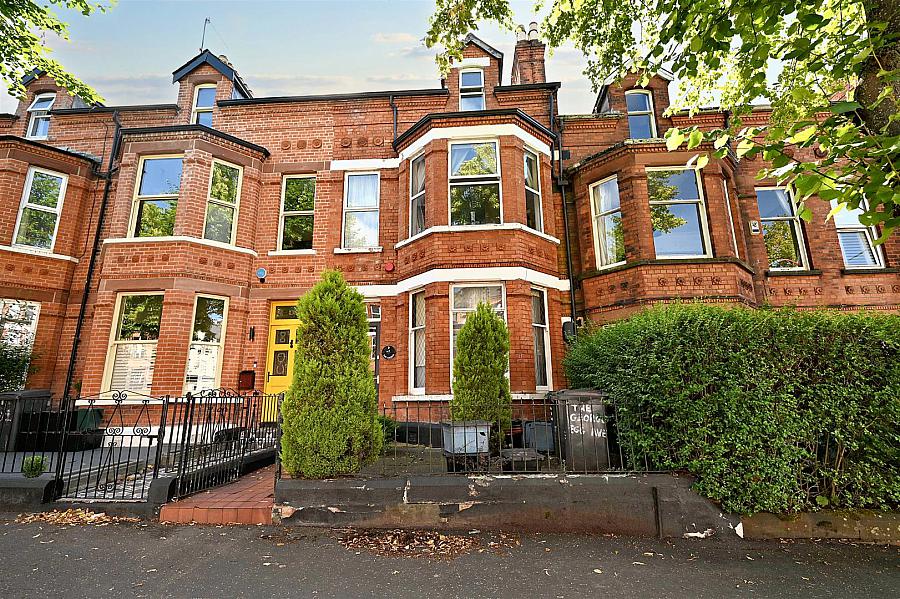 Room 6 9 Eglantine Avenue, belfast, BT9 6DW