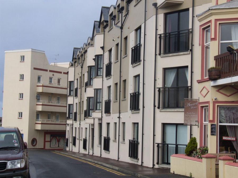 SHORT TERM RENTAL, 14 The Counties, Co. Antrim, Portrush, BT56 8QA
