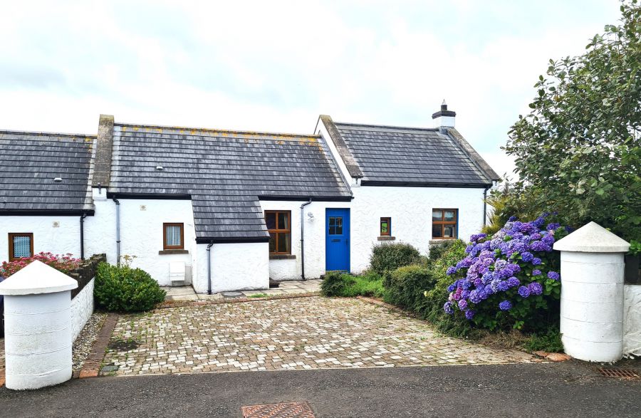 SHORT TERM RENTAL, 5 Aird Clachan, Bushmills, BT57 8AS