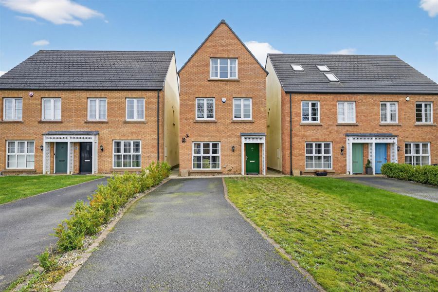16 Eaton Court, Dunmurry, Belfast, BT17 9FT