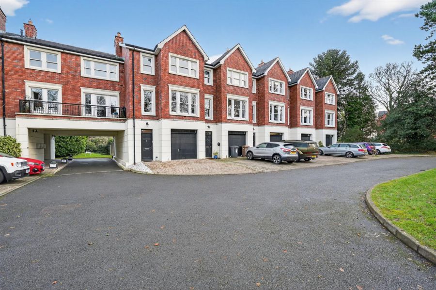 5 Marlborough Gate, South Belfast, BT9 6GB