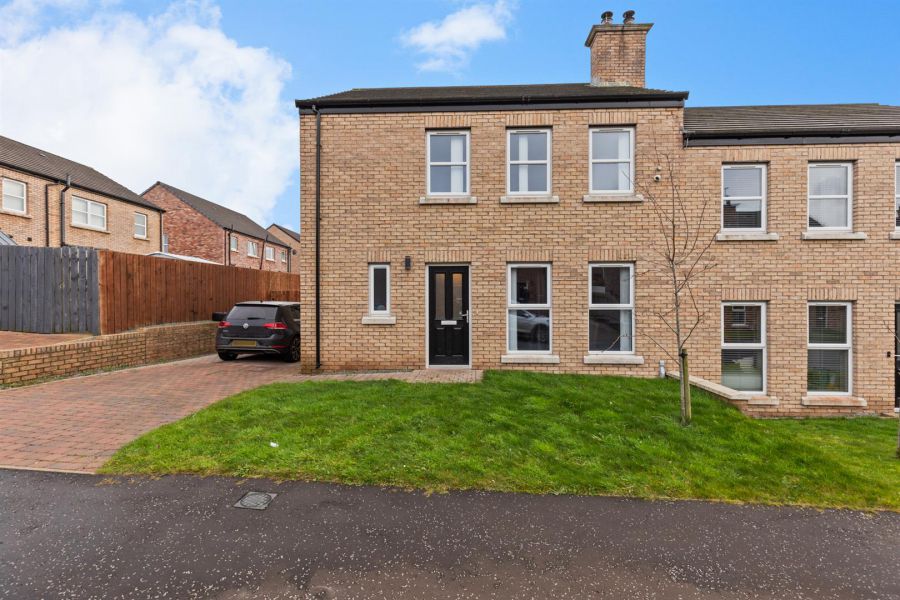 77 Millbank Grove, Ballynahinch, BT24 8WQ