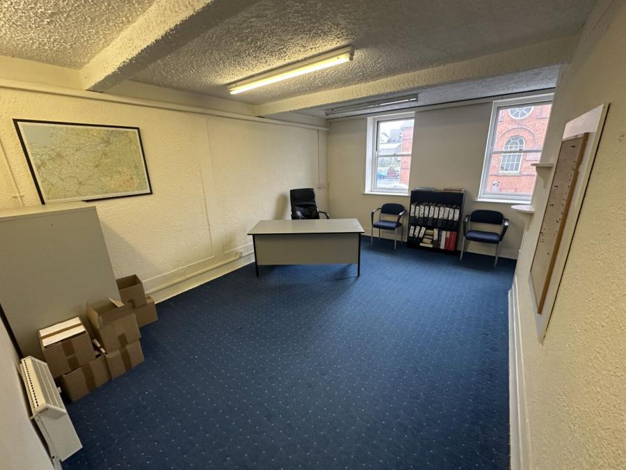 32 Market Square, Dromore, BT25 1AW