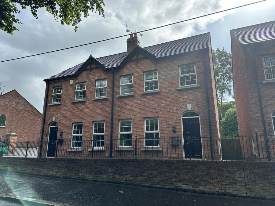 9 Laurel Mews, Dromore, BT25 1FP