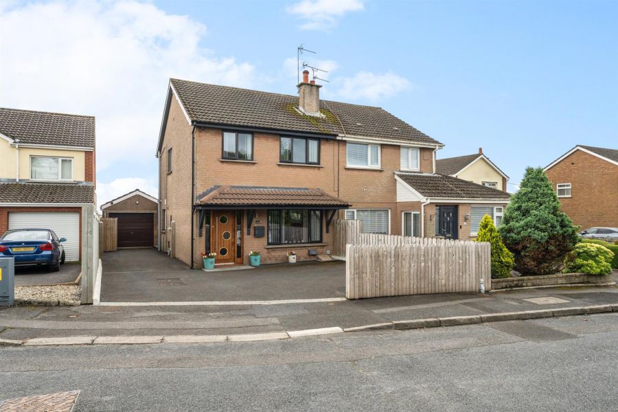 8 Hollymount Road, Newtownards, BT23 7DL