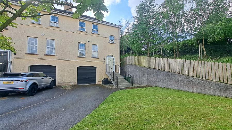 104 Bishopshill, Dromore, BT25 1FL