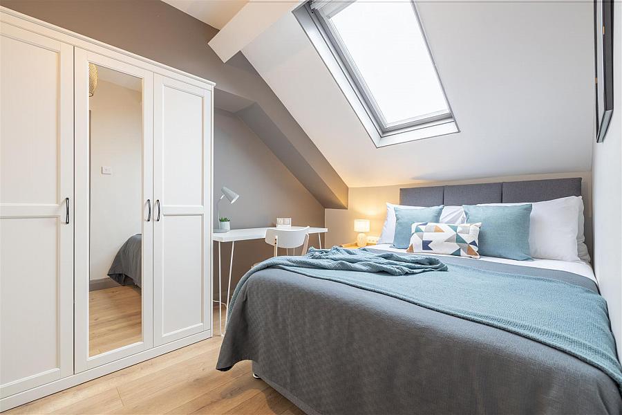 Rm 4, 57 Ballygomartin Road, Belfast, BT13 3LB