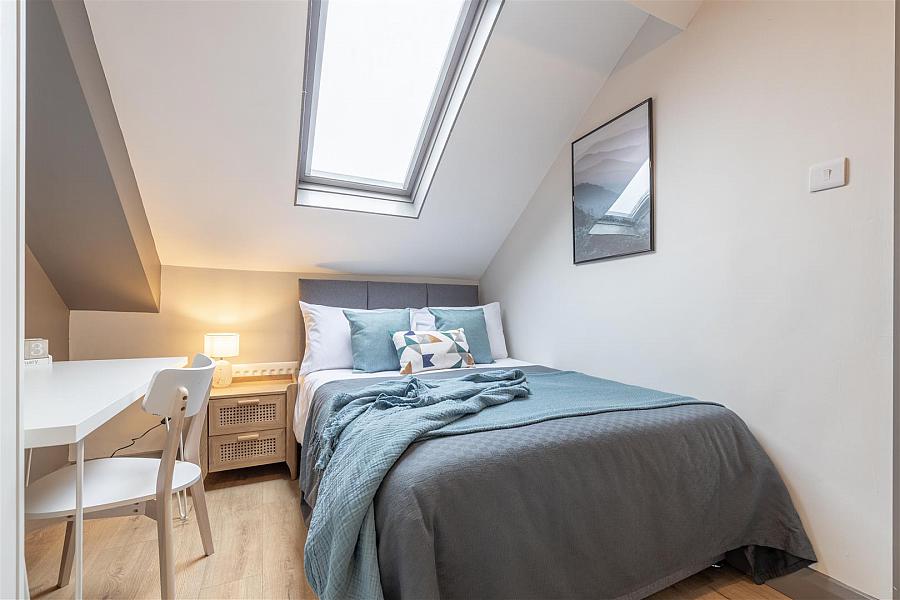 Room 4, 57 Ballygomartin Road, Belfast, BT13 3LB