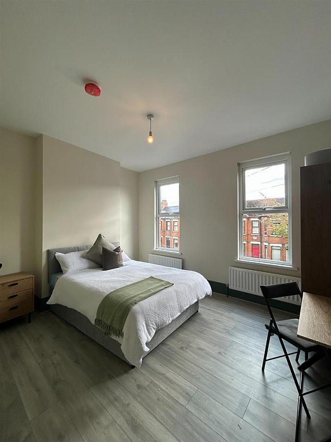 Rms 1, 2 Ballygomartin Road, Belfast, BT13 3NA