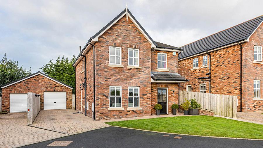2 Richmond Grove, Lisburn, BT28 2YT