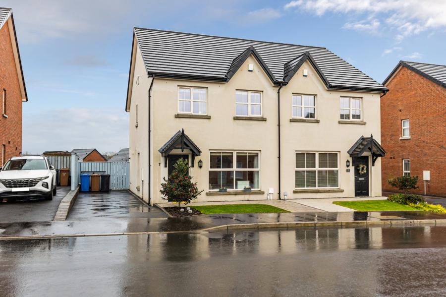 7 Helens Wood Green, Bangor, BT19 1GD