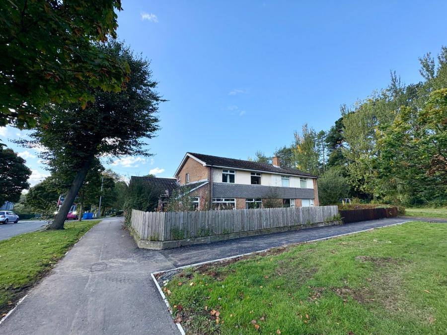 254 Belvoir Drive, Belvoir, Belfast, BT8 7DU