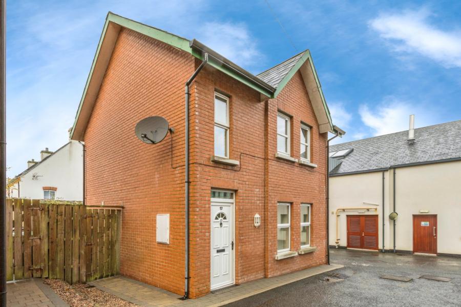 17 Downshire Hall, Ballynahinch Street, Hillsborough, BT26 6GE