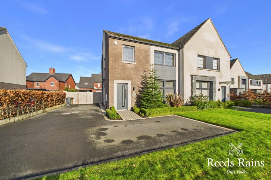 11 Fairfields Glen, Lisburn, County Antrim, BT28 3QL
