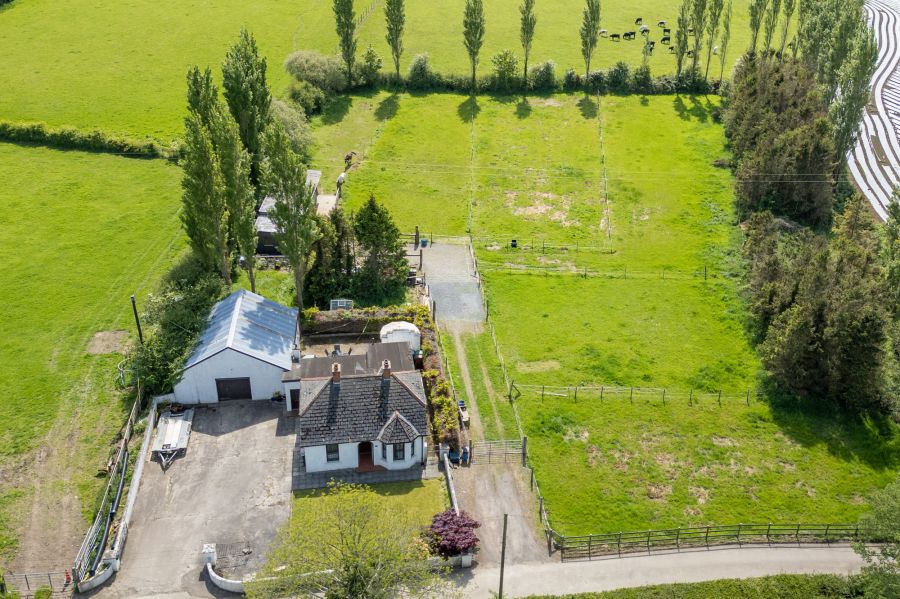 A Country Cottage with Paddock Stables and Garage, 3 Hillsborough Road, Moira, BT67 0HG