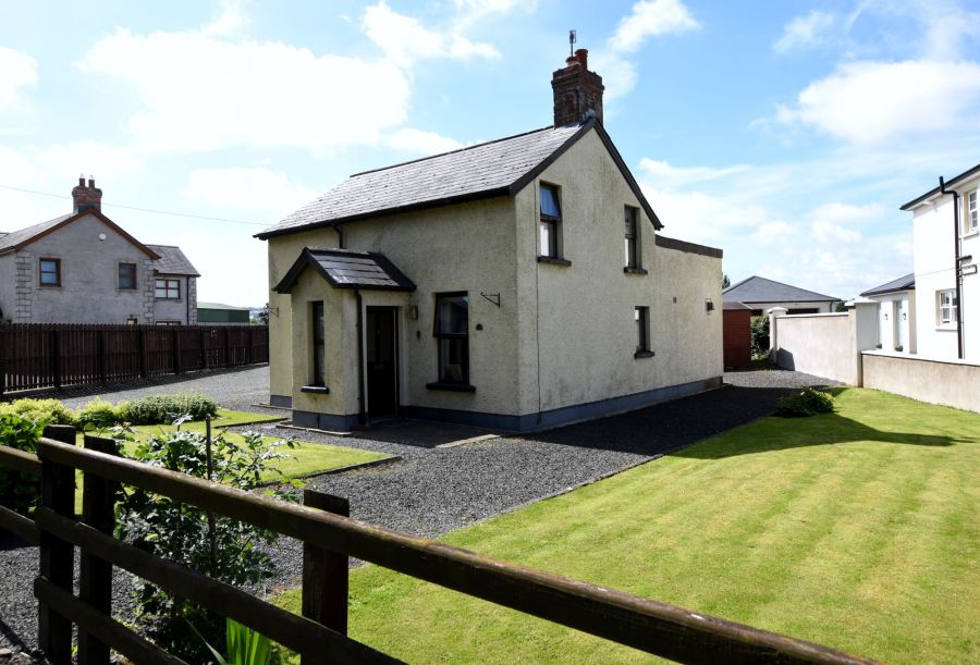 A country cottage on grounds extending to approximately 0.6 acre, 31 Hillsborough Road, Moira, BT67 0HQ
