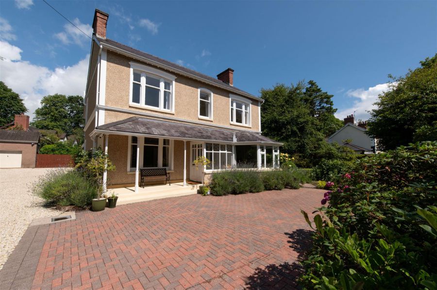 Latharna, 14 Lenamore Avenue, Jordanstown, BT37 0PF