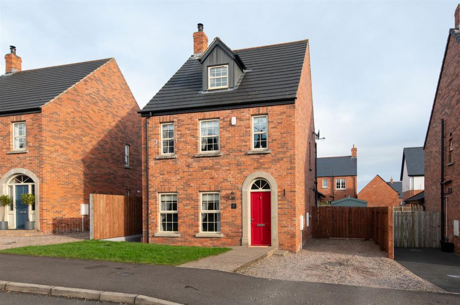 6 The Cairn View, Greenisland, Carrickfergus, BT38 8YQ