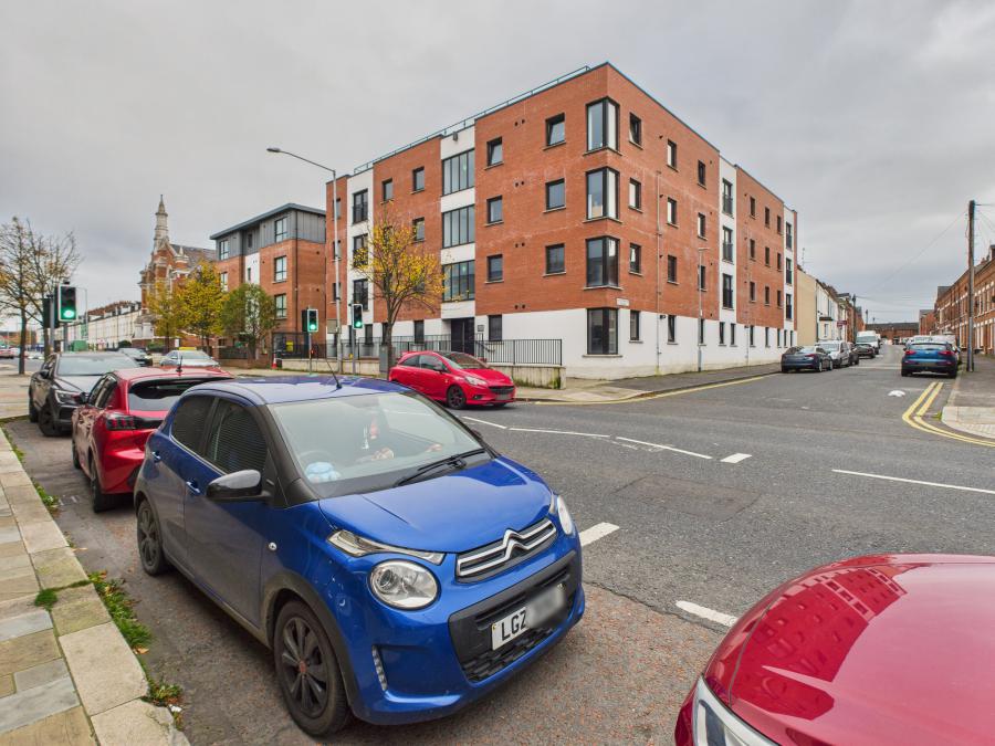 10, 35  Castlereagh Street, Belfast, BT5 4AY