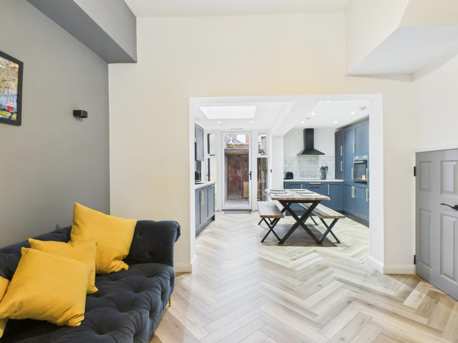 Room 1, 419  Woodstock Road, Belfast, BT6 8PW